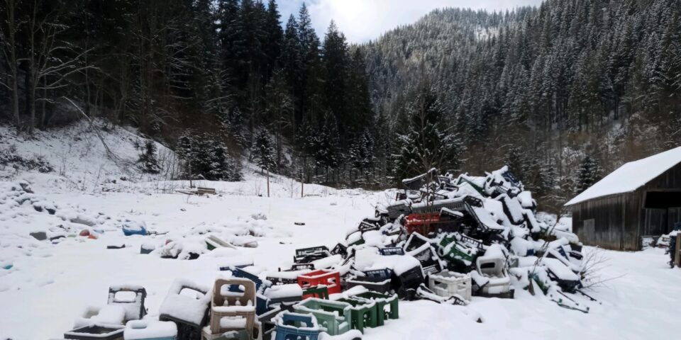 Amendă de 50.000 de lei pentru un operator din Crucea, care a depășit spațiul de depozitare a deșeurilor colectate