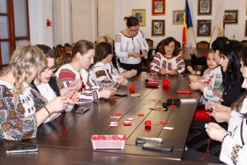 Atelier de mărțișoare organizat de Asociația Preoteselor Sucevene în scop caritabil. Foto credit Florentina Apetroae