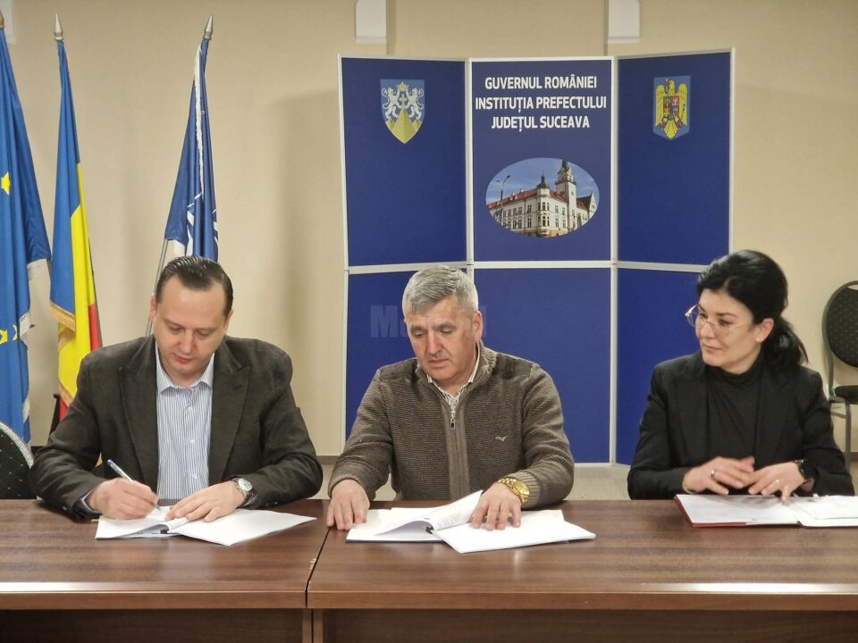 Prefectul Alexandru Moldovan a semnat contractul pentru lucrările suplimentare la proiectul de renovare a sediului Serviciului de Pașapoarte Suceava Prefectul Alexandru Moldovan a semnat contractul pentru lucrările suplimentare la proiectul de renovare a sediului Serviciului de Pașapoarte Suceava
