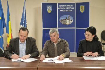 Prefectul Alexandru Moldovan a semnat contractul pentru lucrările suplimentare la proiectul de renovare a sediului Serviciului de Pașapoarte Suceava