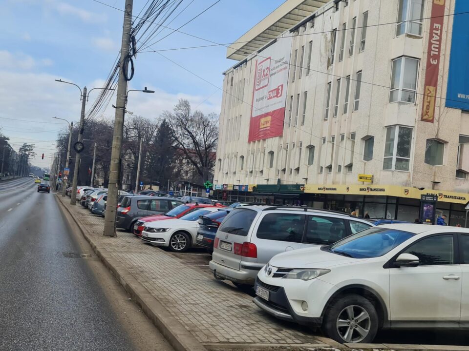 Utilizarea locurilor de parcare cu plată va deveni mai scumpă și pentru cei care au abonamente de riverani, contractate pe persoană juridică Utilizarea locurilor de parcare cu plată va deveni mai scumpă și pentru cei care au abonamente de riverani, contractate pe persoană juridică