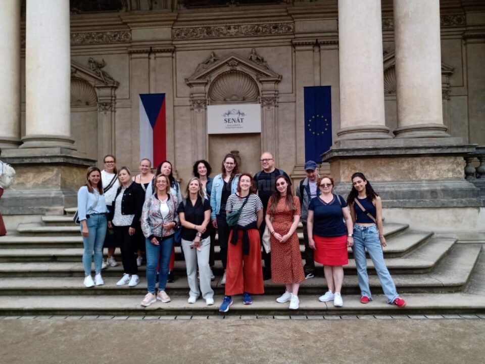 Opt angajați ai Bibliotecii Bucovinei, în stagii de pregătire în Cehia și Portugalia, pe bani europeni Opt angajați ai Bibliotecii Bucovinei, în stagii de pregătire în Cehia și Portugalia, pe bani europeni