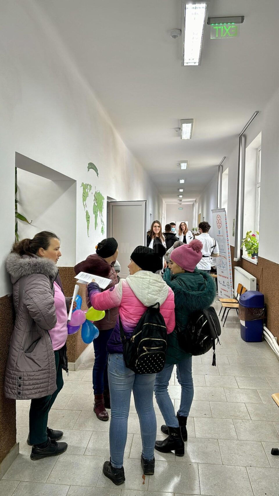 „Caravana cu medici”, din Iași, a consultat și investigat gratuit 60 de copii din comuna Vulturești