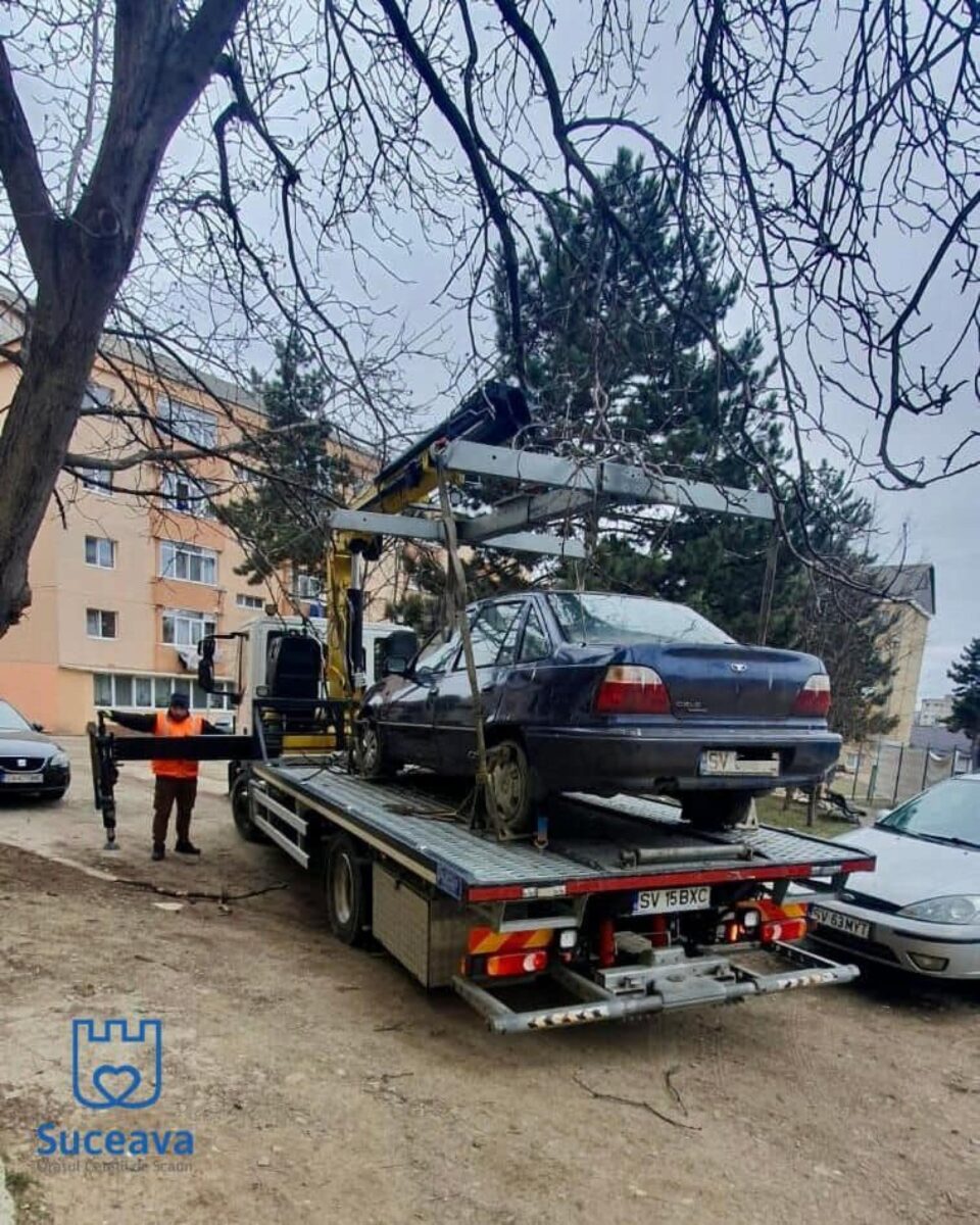 Mașini abandonate ridicate de pe străzile municipiului reședință de județ