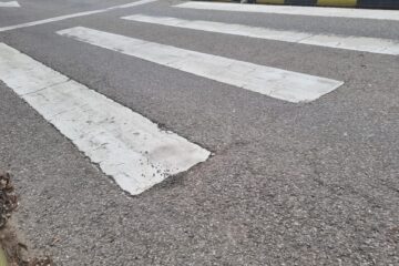 Accident cu doi răniți pe trecerea de pietoni