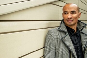 Interpret de slam, poet și cântăreț, Mehdi Krüger este invitatul de miercuri al acțiunii organizate de Alianța Franceză din Suceava