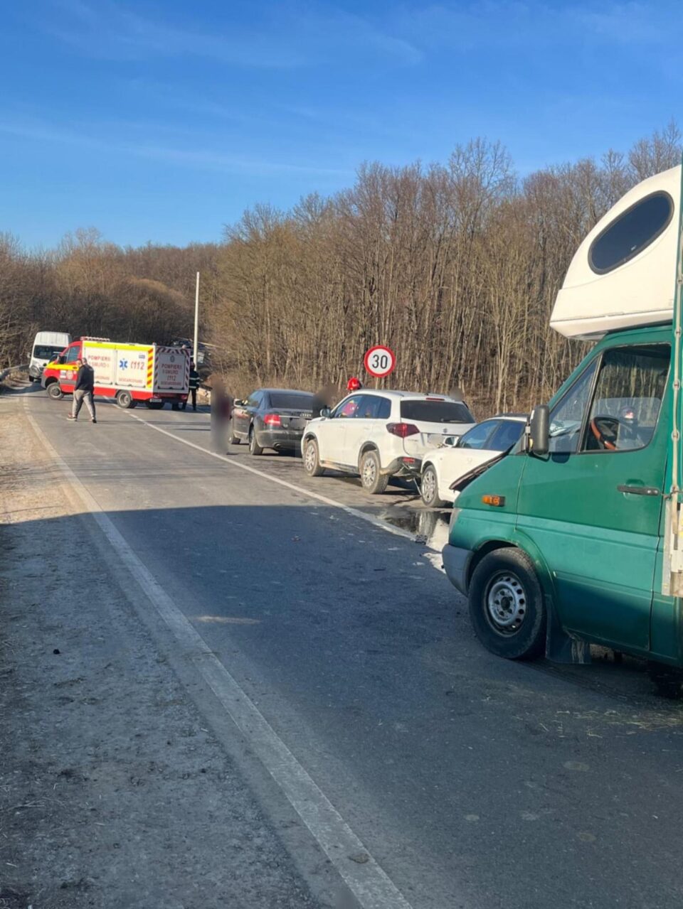 Accident cu patru mașini implicate și trei răniți, la Călugăreni - Adâncata