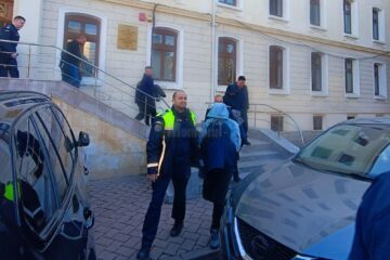 Cinci mandate de arestare în dosarul de corupție pe filiera elevi – instructori auto – polițiști examinatori