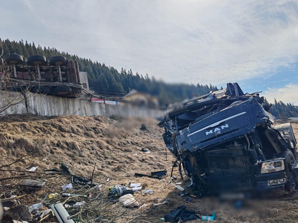Tir răsturnat la Iacobeni