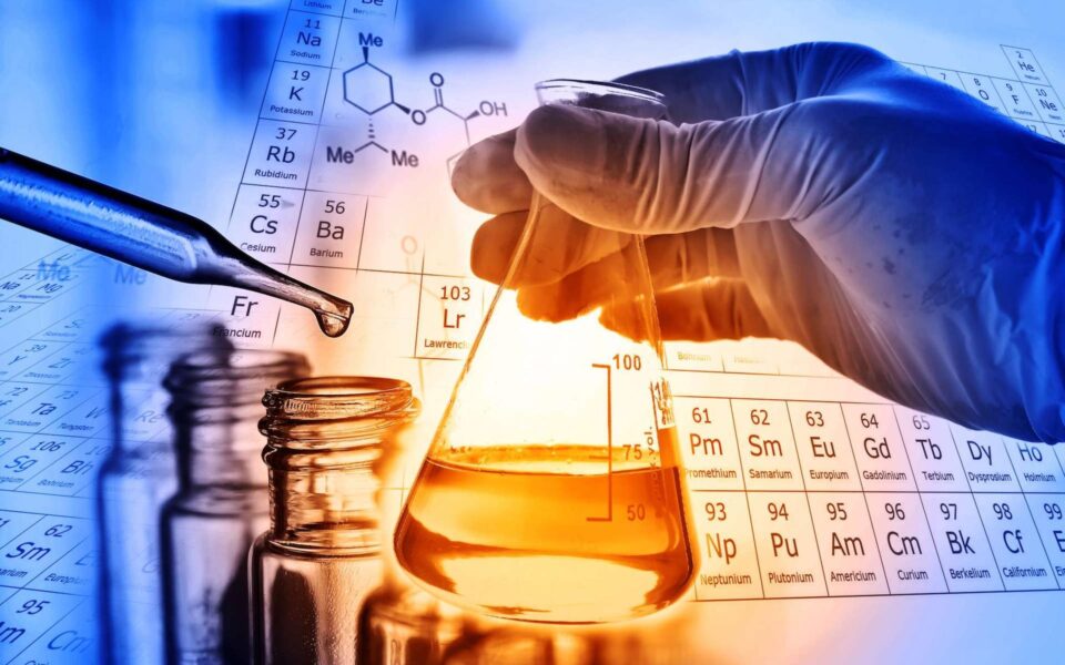 Profesori de chimie suceveni, pentru păstrarea disciplinei la liceu: „Joacă un rol esențial în toate aspectele vieții”