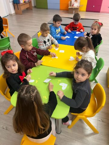 Mărțișorul din Suflet de Copil: Tradiție, Creativitate și Generozitate la Liceul Tehnologic „Iorgu Vârnav Liteanu” din Liteni