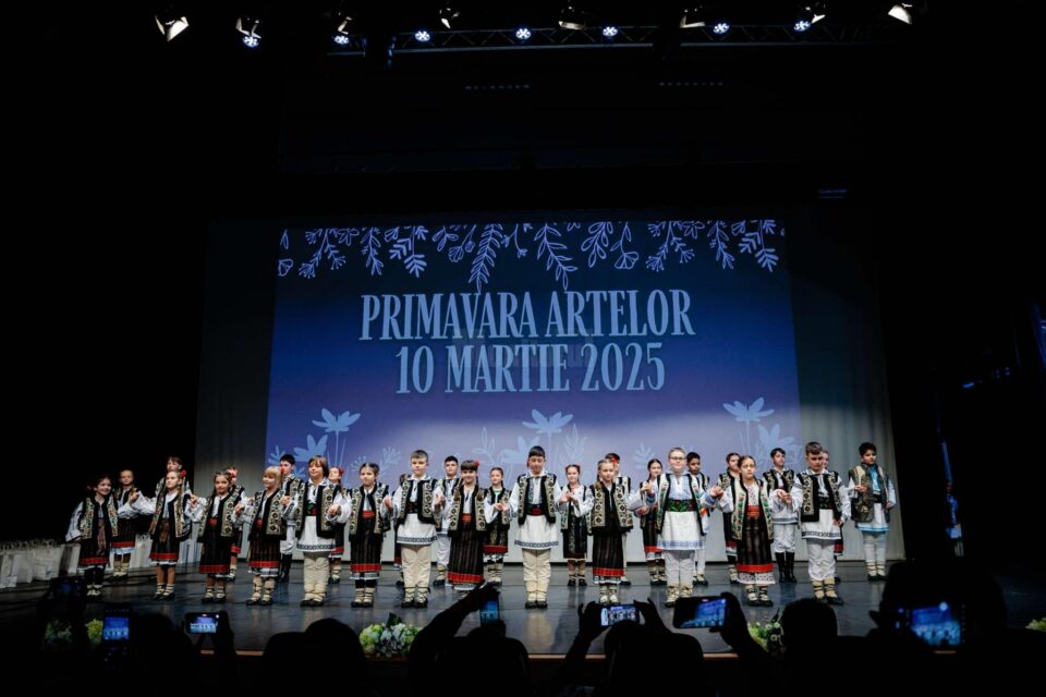 „Primăvara Artelor”, spectacol muzical-coregrafic, la Teatrul „Matei Vișniec” Suceava