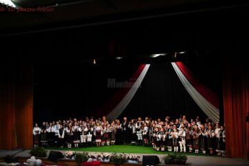 Spectacolul muzical coregrafic „Azi cânt pentru tine, mamă!”