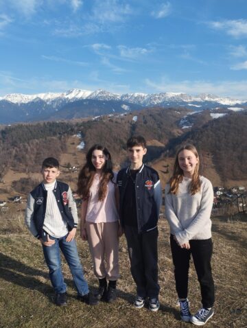 Grup de elevi de la Școala Voitinel, premiat cu o excursie de Asociația TRI-O