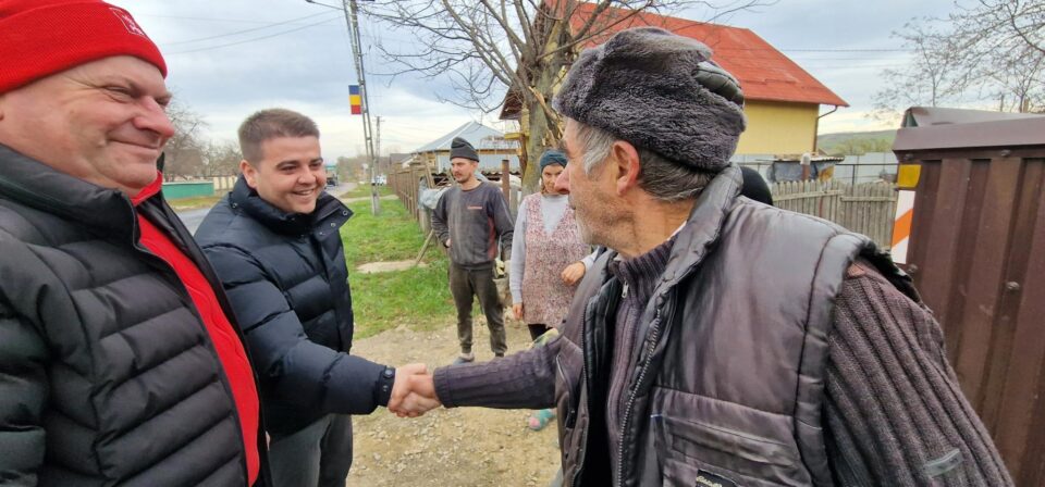 Președintele CJ Suceava la lucrările de asfaltare a drumului județean din Hănțești