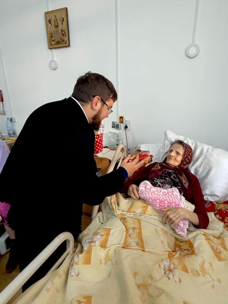 Bucurie și recunoștință pentru 300 de vârstnici din județul Suceava cu ocazia zilei de 8 Martie
