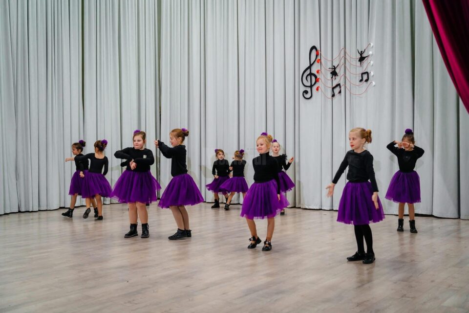Aproape 100 de copii au participat la spectacolul ,,Portativ în alb și roșu”, la Marginea