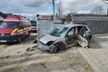 Accident cu trei mașini implicate și trei răniți, la Milișăuți