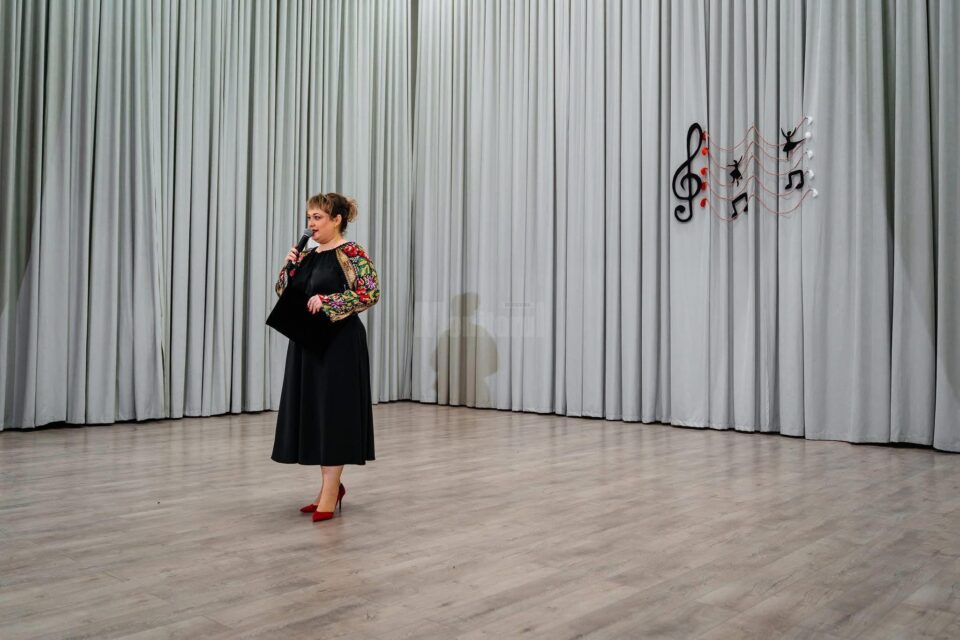 Aproape 100 de copii au participat la spectacolul ,,Portativ în alb și roșu”, la Marginea