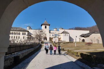 Grup de elevi de la Școala Voitinel, premiat cu o excursie de Asociația TRI-O