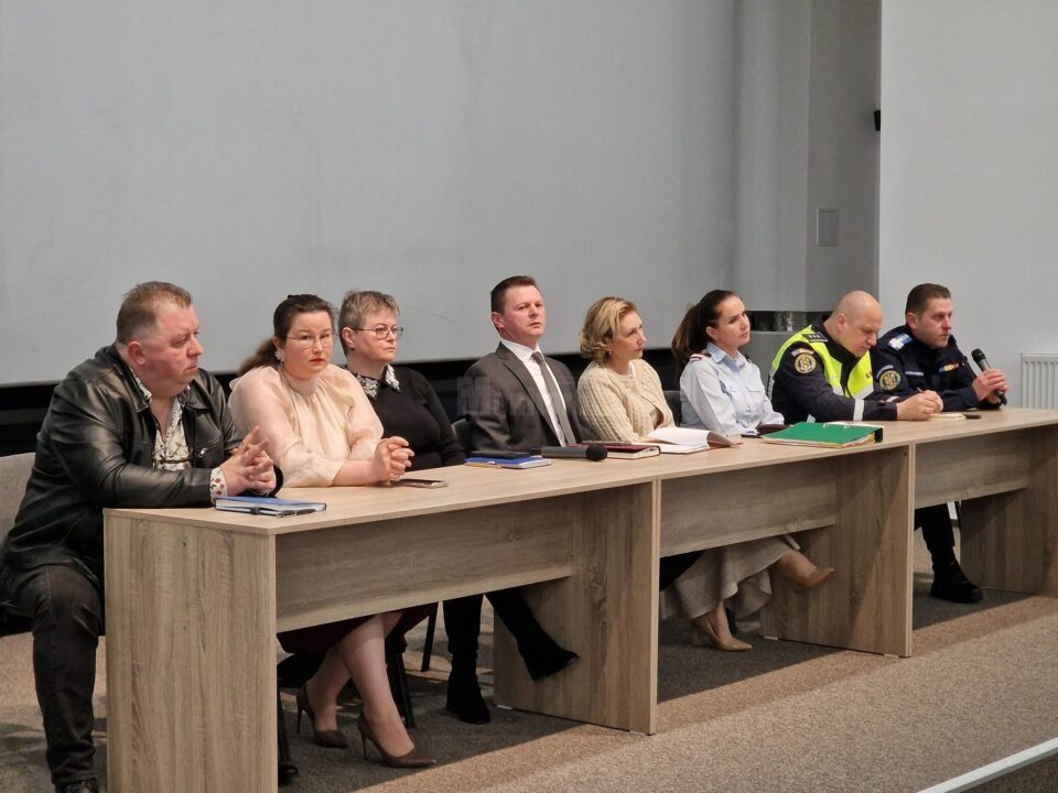 Instruirea primarilor și a secretarilor unităților administrativ-teritoriale din județ Instruirea primarilor și a secretarilor unităților administrativ-teritoriale din județ