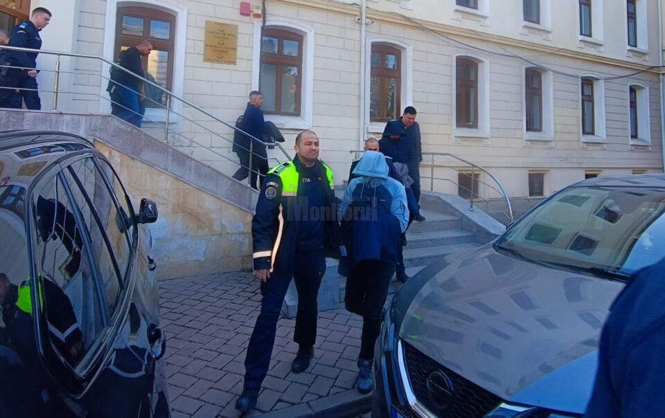 Unul dintre examinatorii arestați în dosarul șpăgilor de la Permise și Înmatriculări a scăpat de arest Unul dintre examinatorii arestați în dosarul șpăgilor de la Permise și Înmatriculări a scăpat de arest