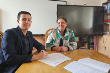 Andrei Tofan și prof. de matematică Aura Mihaela Doboș