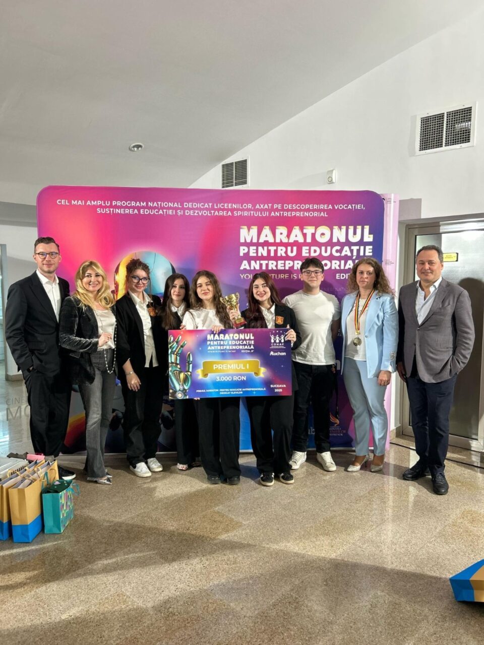 Echipa Colegiului Național de Informatica “Spiru Haret” Suceava a câștigat marele premiu al semifinalei județene a Maratonului pentru Educație Antreprenorială