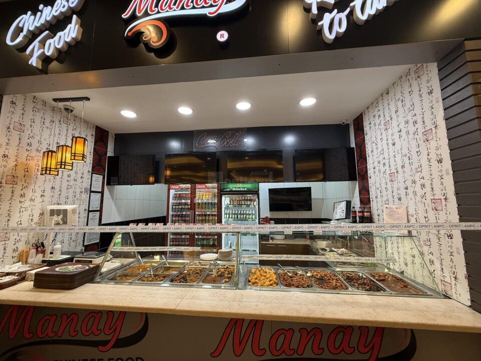 Singurul restaurant, din food court, cu activitatea suspendată. A fost redeschis după trei ore Singurul restaurant, din food court, cu activitatea suspendată. A fost redeschis după trei ore