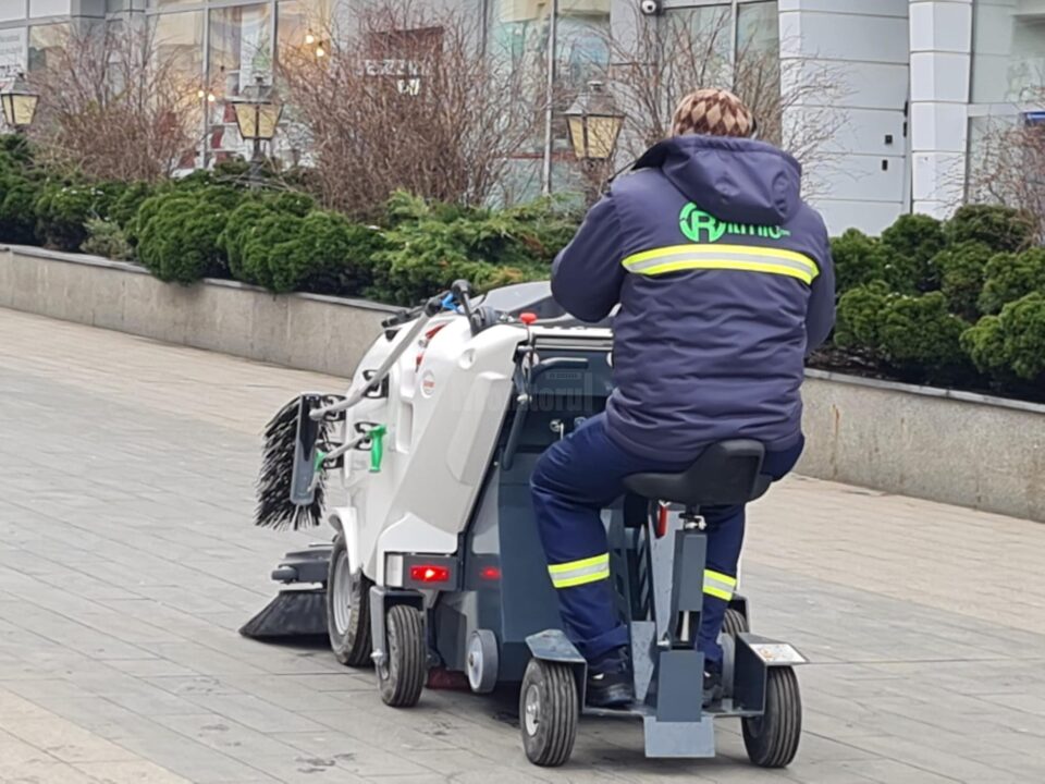 Curățenia străzilor și trotuarelor din municipiul Suceava se face în baza unui nou contract, încheiat pentru o perioadă de opt ani