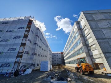 Uriașa clădire, de peste 20.000 metri pătrați, va fi finalizată compania Simion Tehnoconstruct, cu patru luni mai devreme de termenul limită