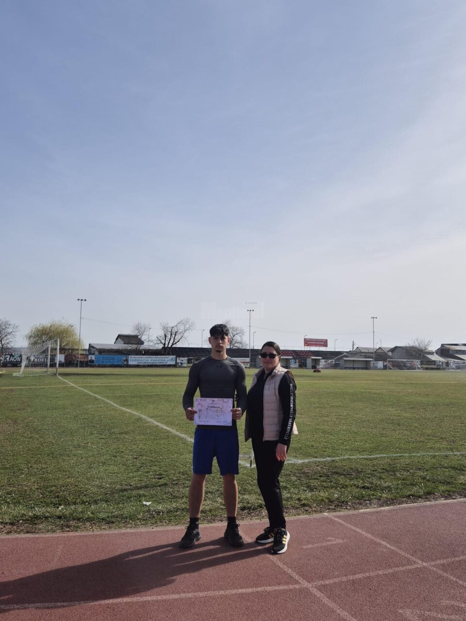 Paharnicu David Valentin (clasa XII B) și prof. de Educație Fizică și Sport Țurcanu Alina Petruța