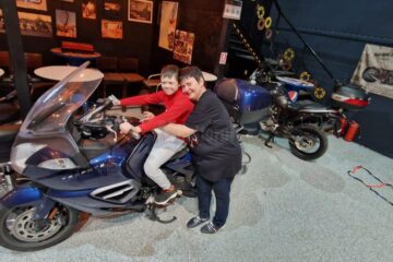 15 copii cu Sindrom Down de la Complexul „Blijdorp”, invitați la clubul moto THRACVM.RC