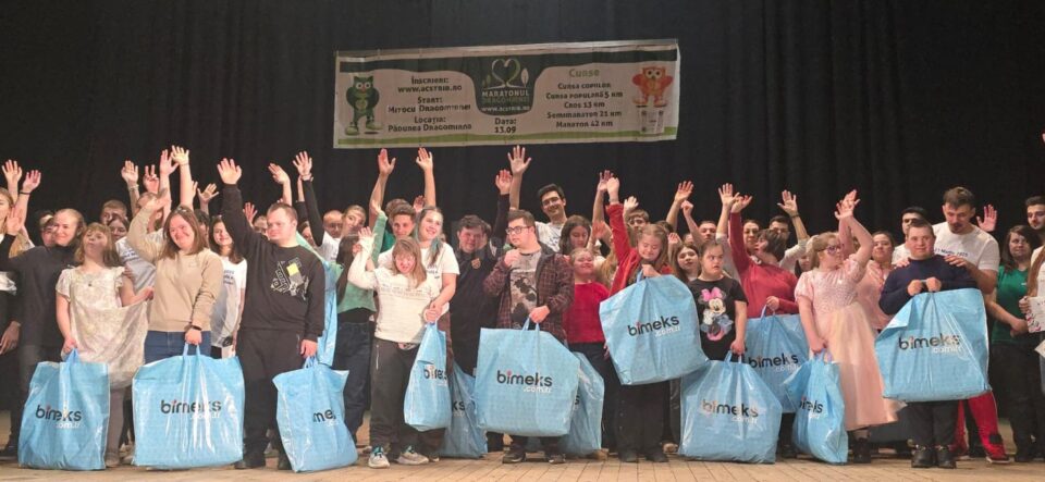 40 de copii cu sindrom Down au participat la spectacolul „Împreună prieteni!”, pe scena Casei de Cultură a Sindicatelor Suceava