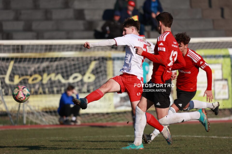 Șomuz a câștigat duelul cu Șoimii. Foto Codrin Anton - Fotosport