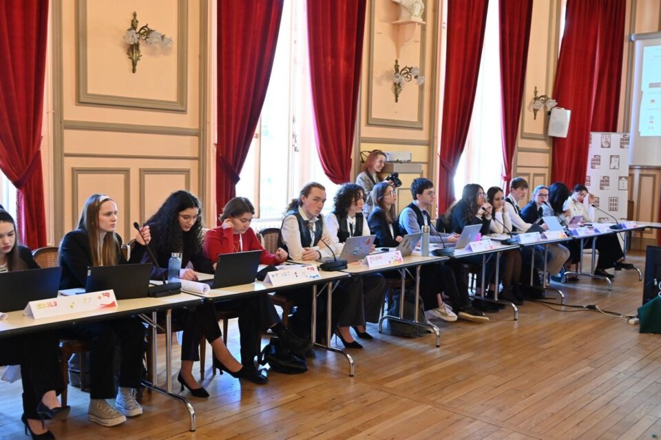 Alianța Franceză din Suceava, reprezentată de șase elevi la un concurs de dezbateri din Franța