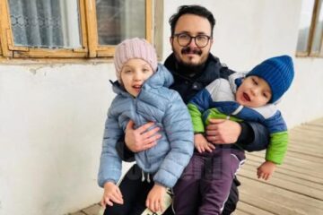 Preotul Lungu cu copiii Sava