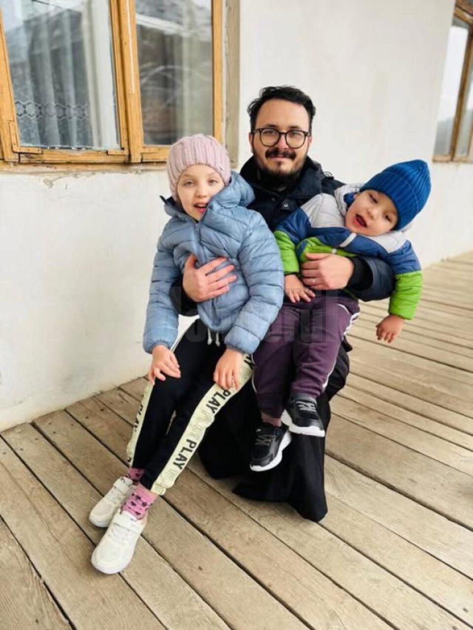 Preotul Lungu cu copiii Sava