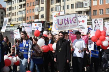 Câteva sute de oameni, de toate vârstele, au participat la „Marșul pentru viață 2025”, în centrul Sucevei