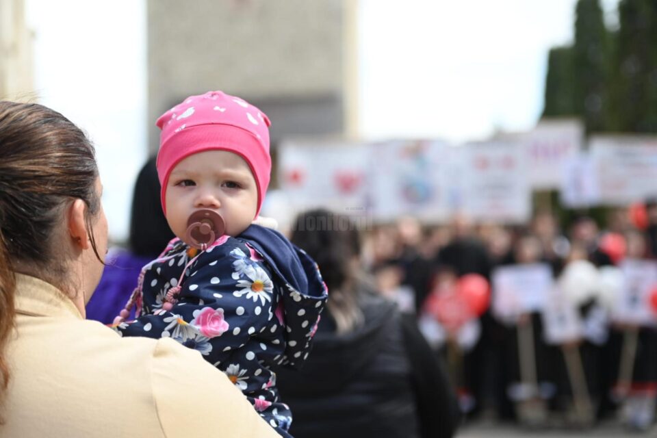 Câteva sute de oameni, de toate vârstele, au participat la „Marșul pentru viață 2025”, în centrul Sucevei