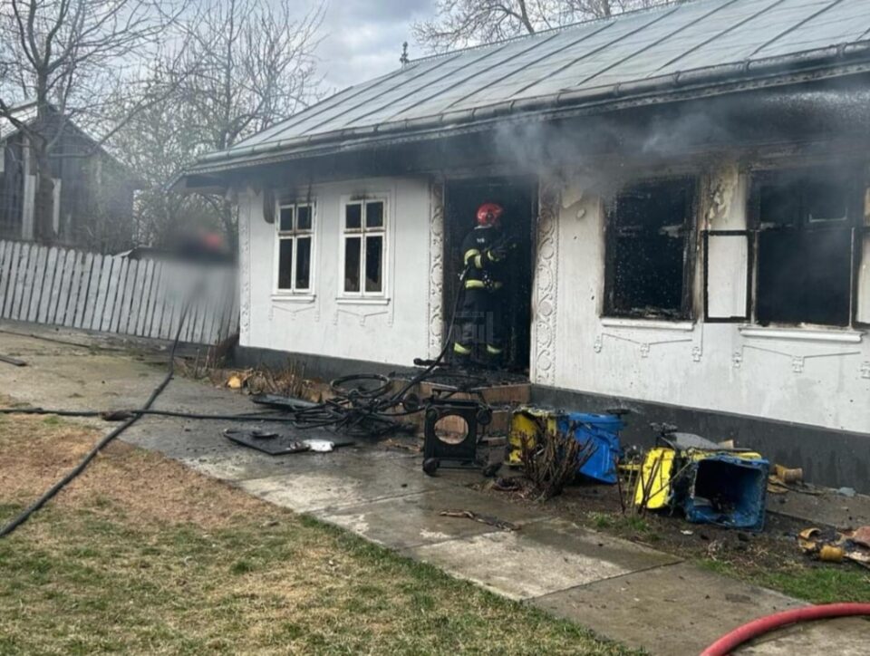 Casă din Bosanci, distrusă de un incendiu