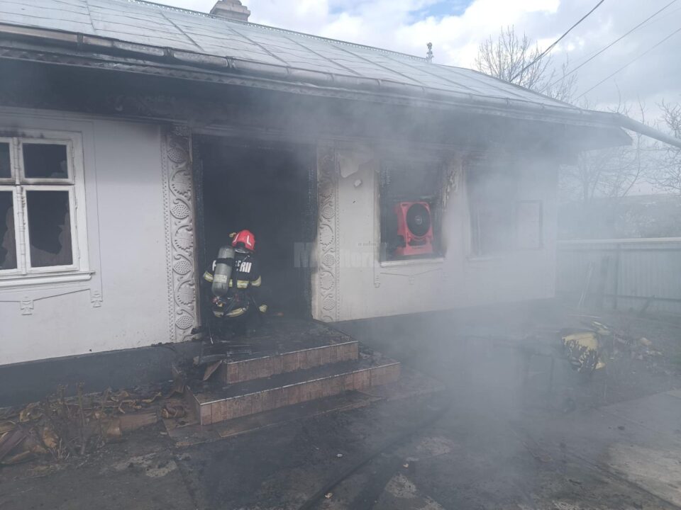 Casă din Bosanci, distrusă de un incendiu