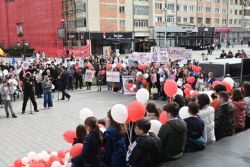 Câteva sute de oameni, de toate vârstele, au participat la „Marșul pentru viață 2025”, în centrul Sucevei