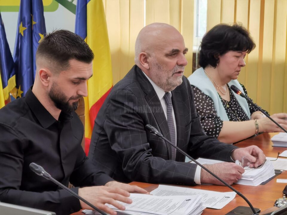 Proiecția bugetară a Sucevei, prezentată de primarul Vasile Rîmbu, are un total al veniturilor și cheltuielilor de aproape 800 milioane lei Proiecția bugetară a Sucevei, prezentată de primarul Vasile Rîmbu, are un total al veniturilor și cheltuielilor de aproape 800 milioane lei