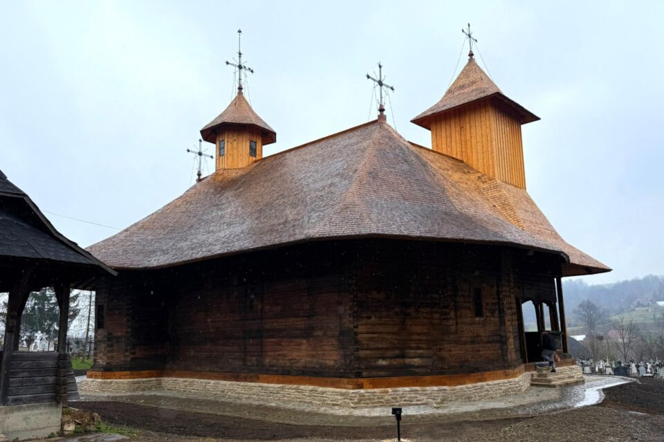 Biserica de lemn „Sf. Dumitru” din Botoșana a fost restaurată și consolidată