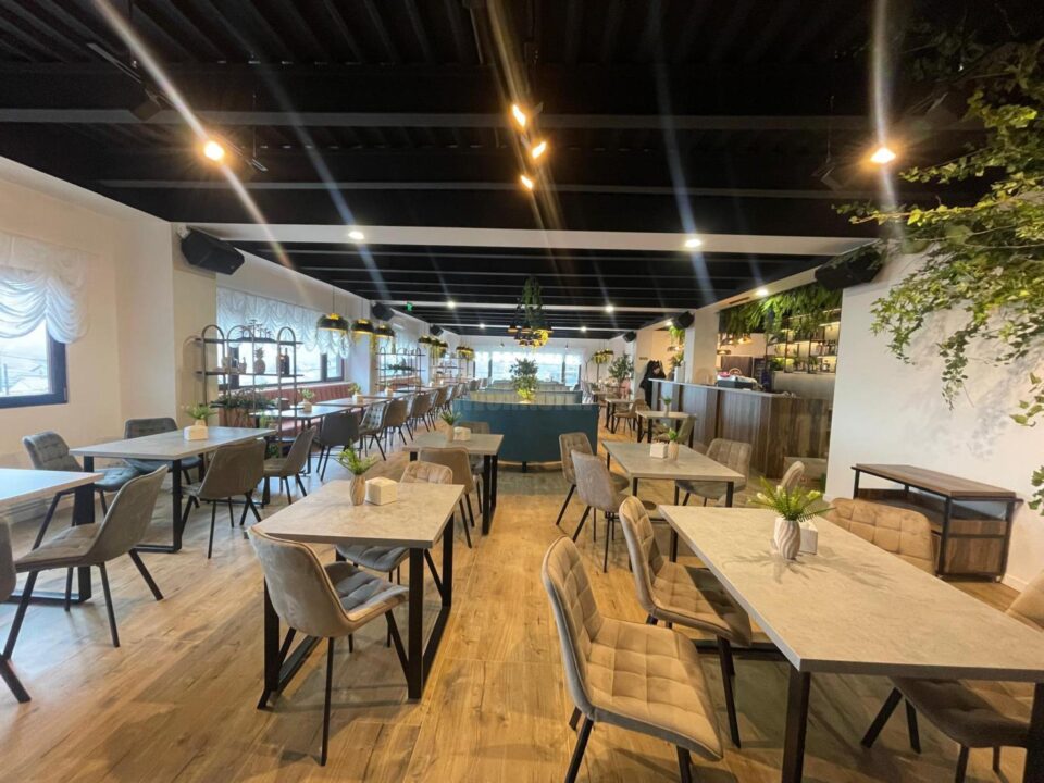 Restaurantul Moldavian Burger își deschide porțile sâmbătă, la intrare în comuna Ipotești