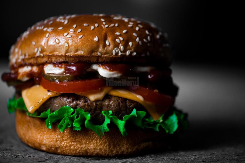 Restaurantul Moldavian Burger își deschide porțile sâmbătă, la intrare în comuna Ipotești