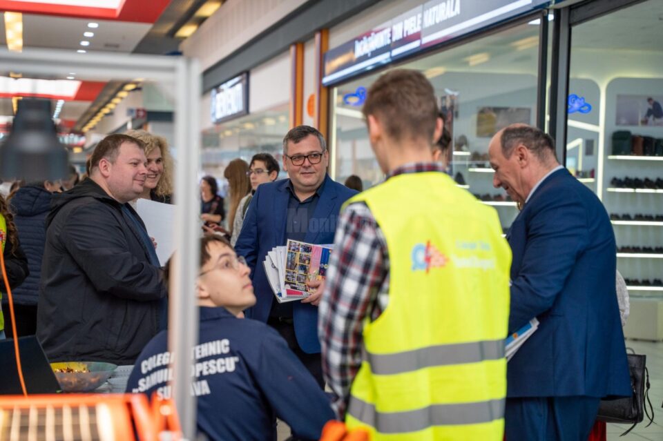 34 de școli au participat la Târgul Ofertelor Educaționale din Suceava