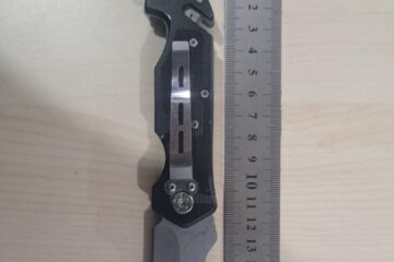 Briceagul găsit asupra unei eleve