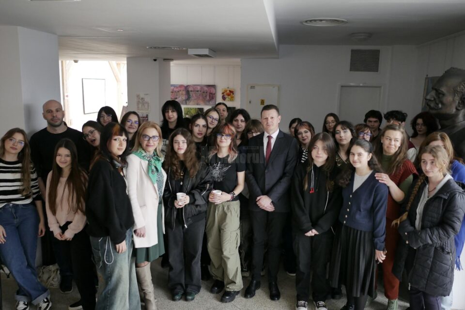 Expoziție a elevilor secției de Pictură a Colegiului de Artă „Ciprian Porumbescu”, la Muzeul Bucovinei